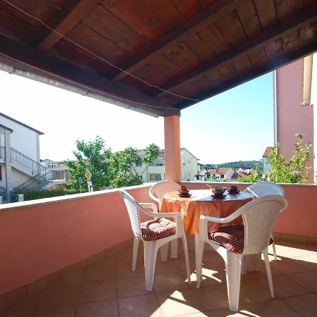 House Sandra 1336 * פולה